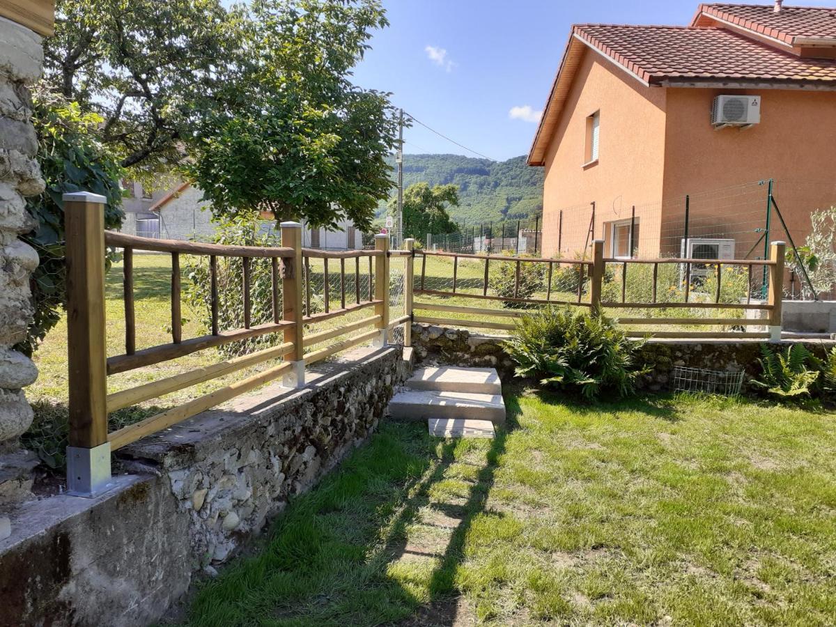 Les Copains D'Abord Vila Beaucroissant Exterior foto