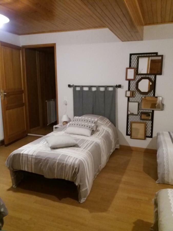 Les Copains D'Abord Vila Beaucroissant Exterior foto