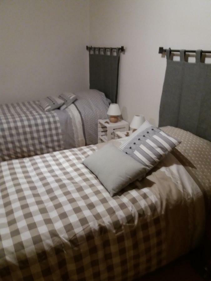 Les Copains D'Abord Vila Beaucroissant Exterior foto