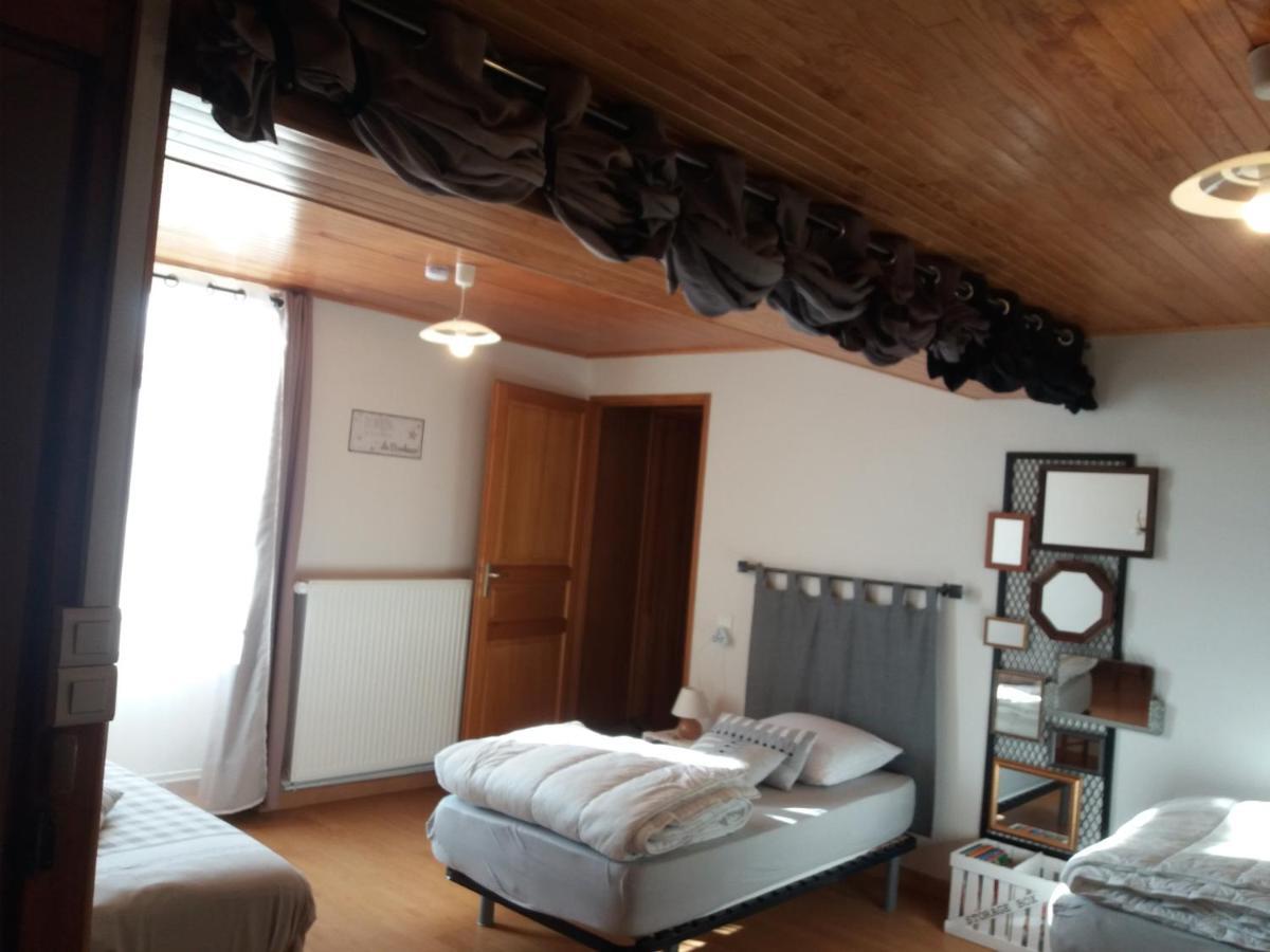 Les Copains D'Abord Vila Beaucroissant Exterior foto
